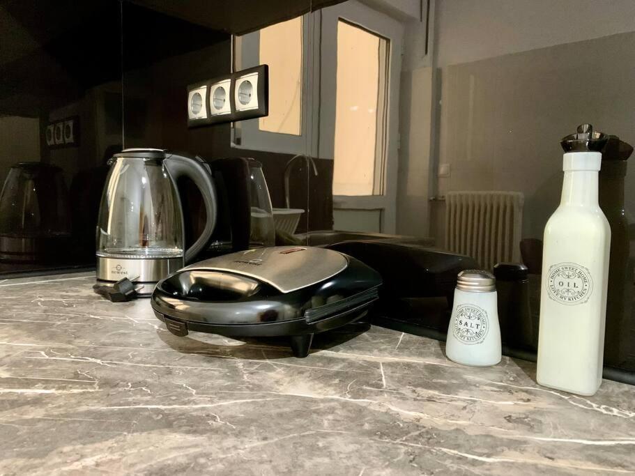 Alexa'S Downtown Apartment Атина Екстериор снимка