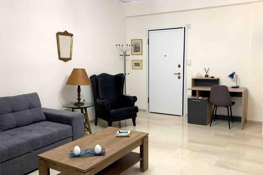 Alexa'S Downtown Apartment Атина Екстериор снимка